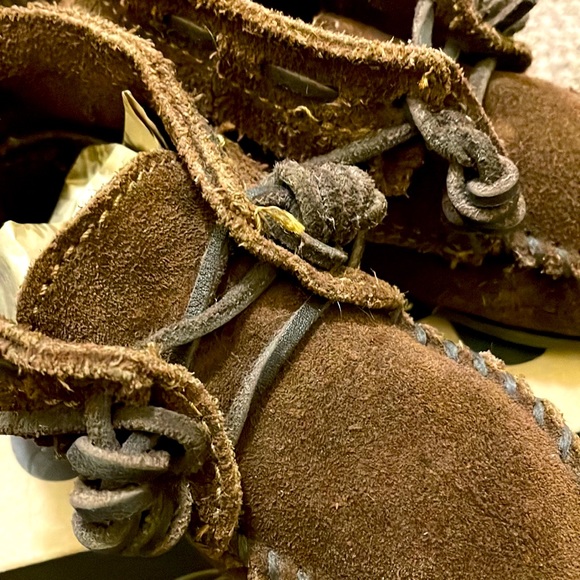 Minnetonka little kids shoes size 8 - Picture 4 of 4